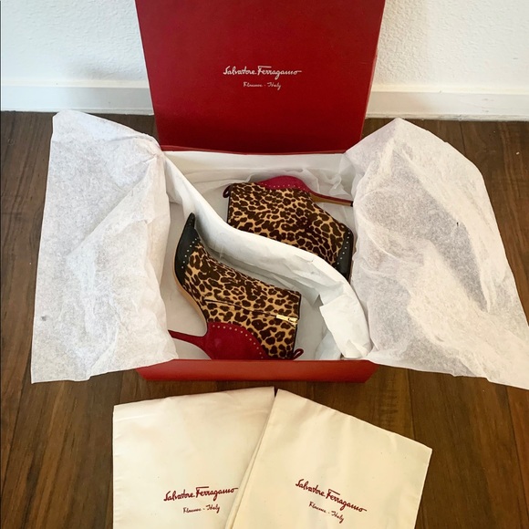 BRAND NEW Salvatore Ferragamo Womens Heels booties - Picture 4 of 10